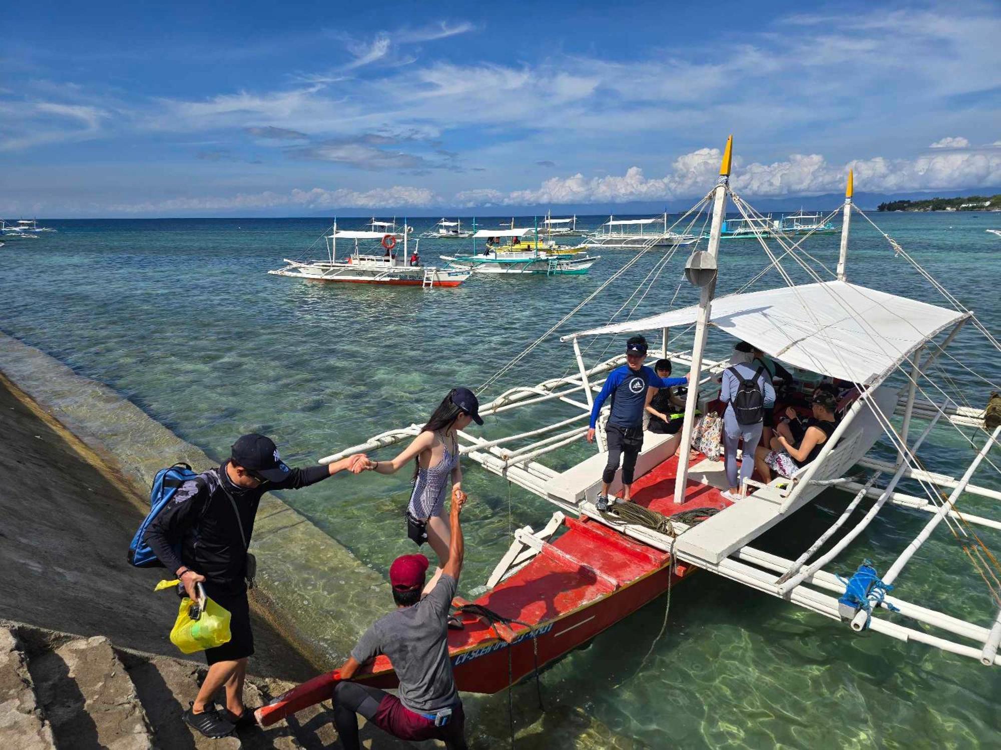Gaja Go Dive & Inn Moalboal Exterior photo